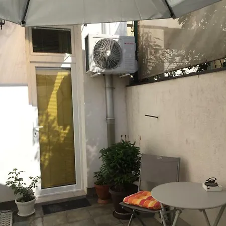 Crown Street Garden 公寓